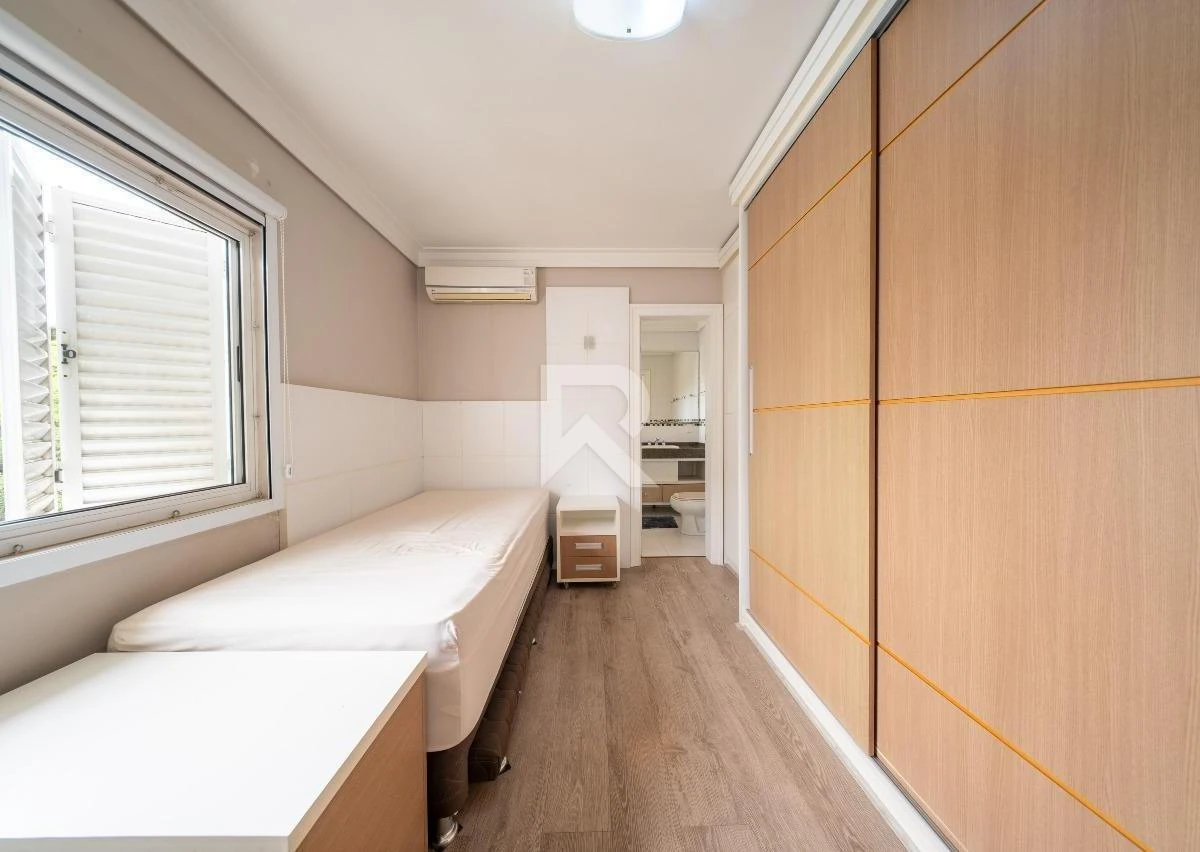 Furnished house, 400 m², with a bathtub — photo 32