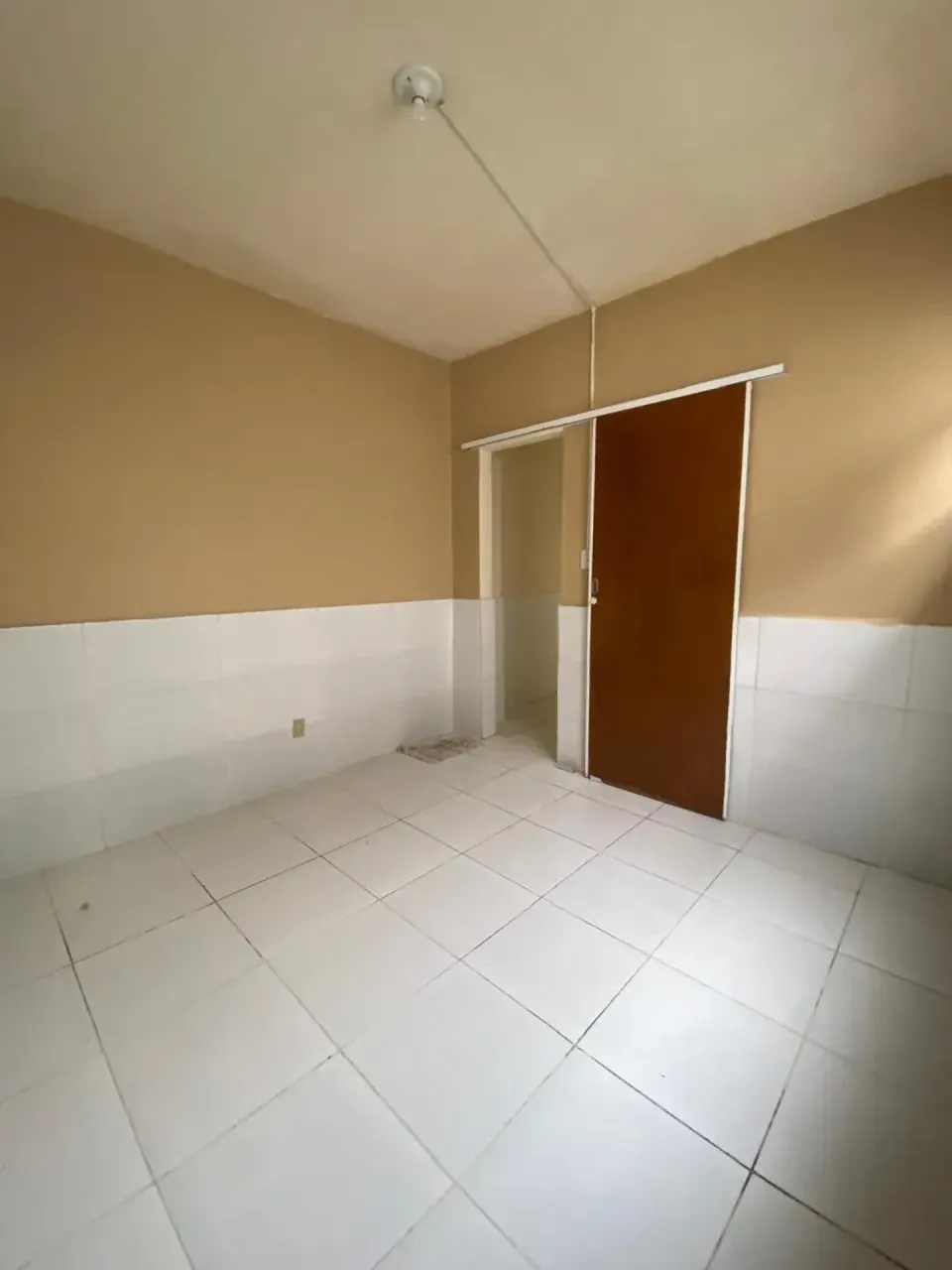 Unfurnished house with 2 bedrooms and fitted kitchen — photo 7