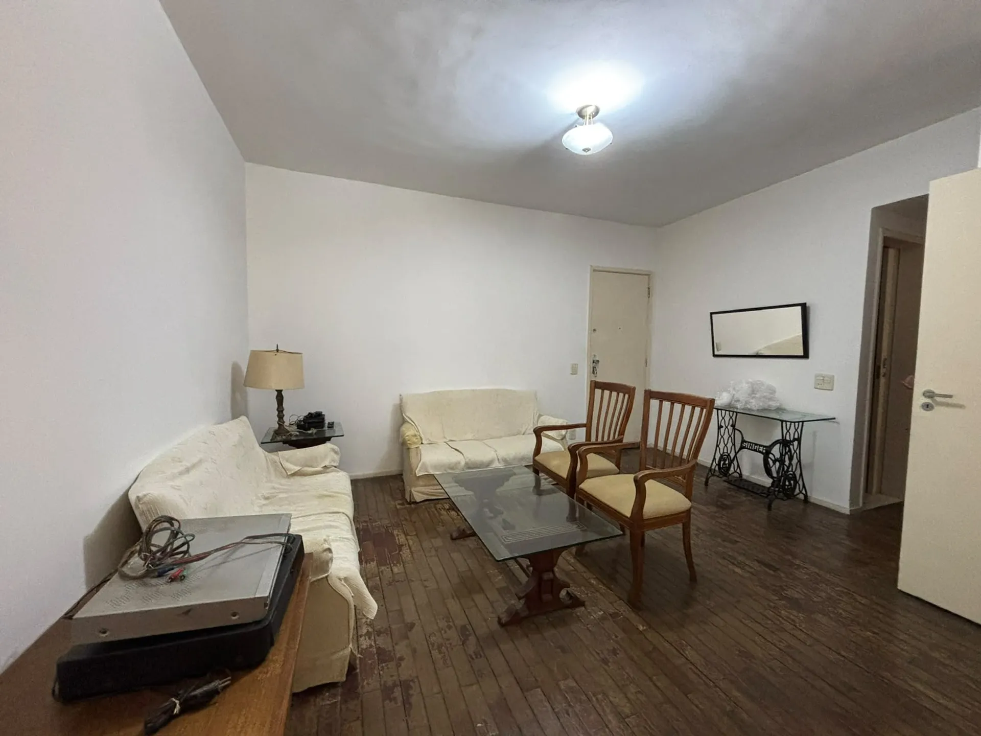 One-bedroom apartment with a mountain view — photo 14