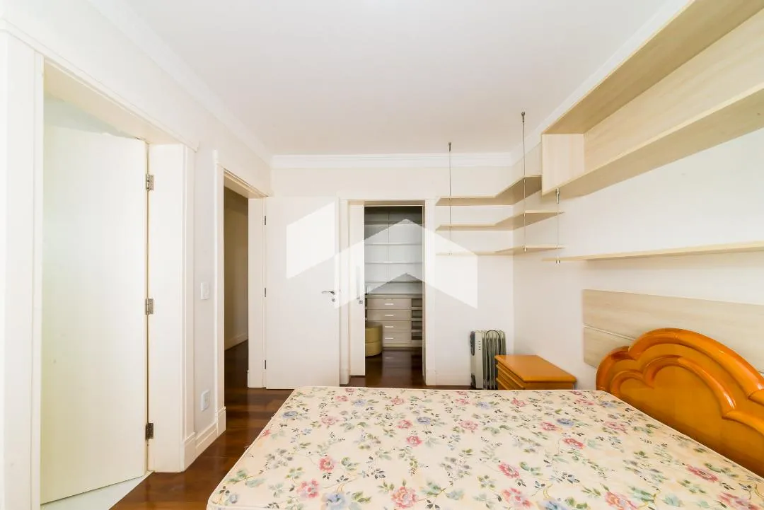 431 m² house with 4 en-suite bedrooms and 6 parking — photo 47