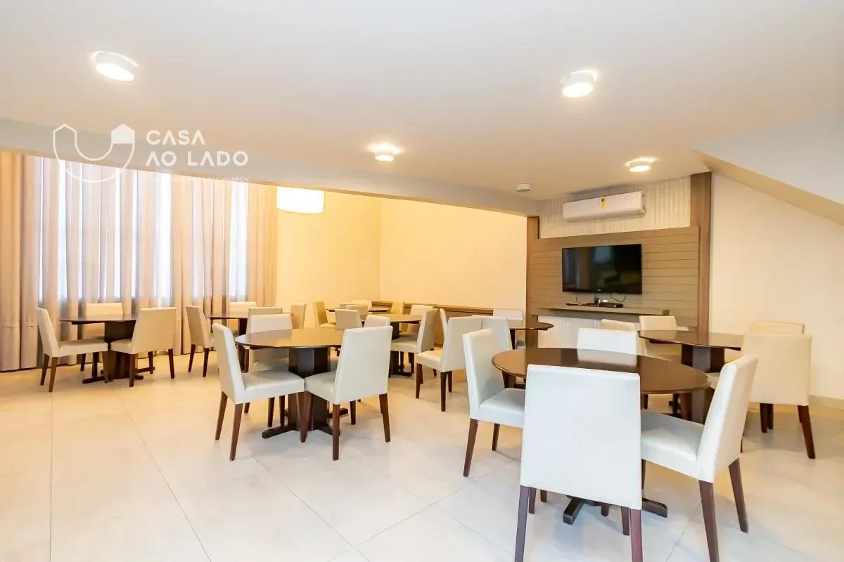 Balcony with a grill in a 3-bedroom house, 264 m² — photo 45
