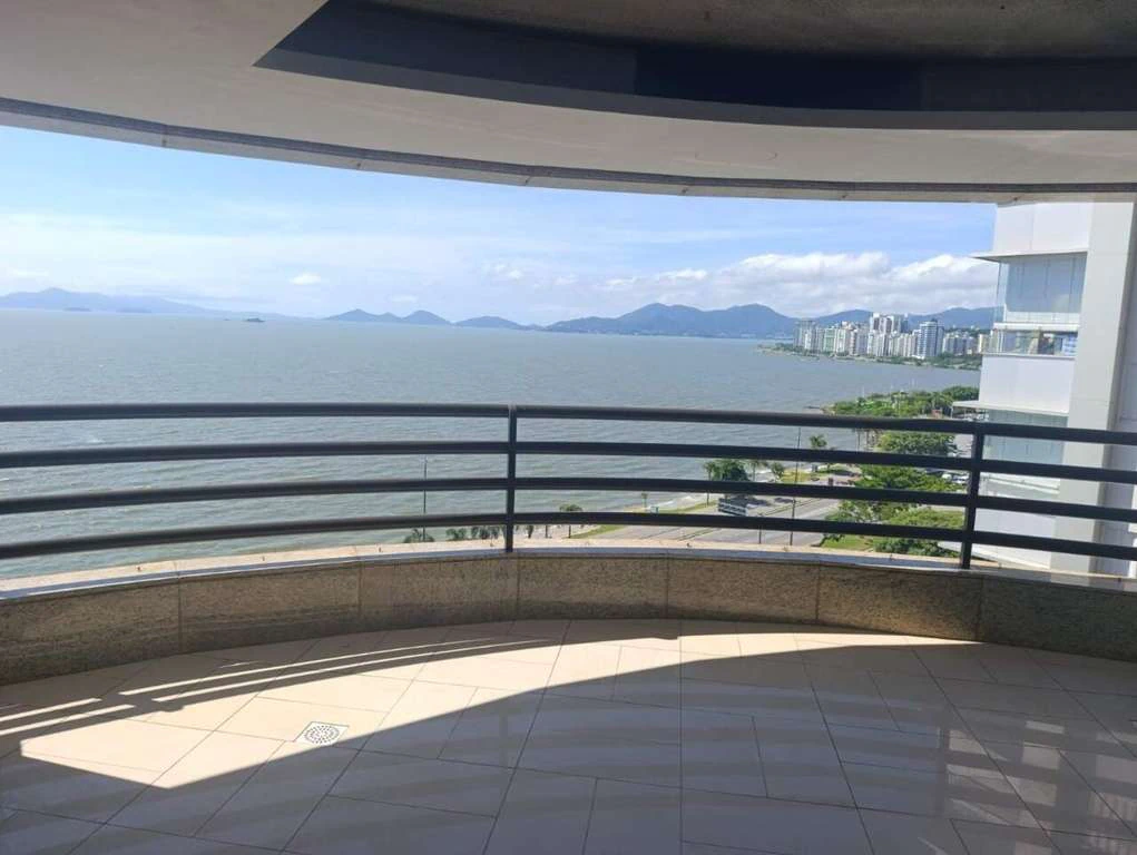 Apartamento de 240 m² con 3 suites y 2 plazas de garaje — photo 2