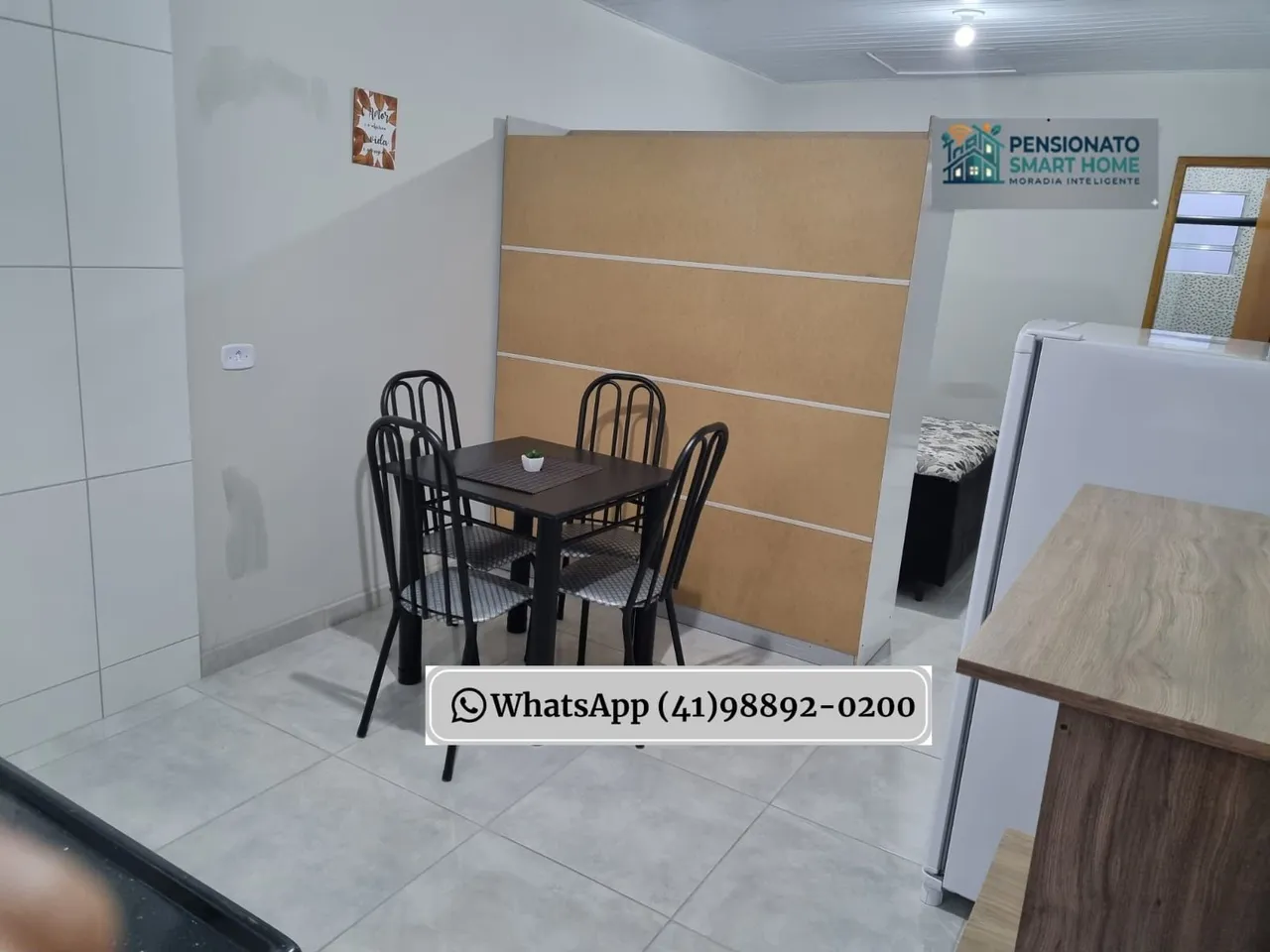 Estudio amueblado con mesa y cocina con cocina a gas — photo 9
