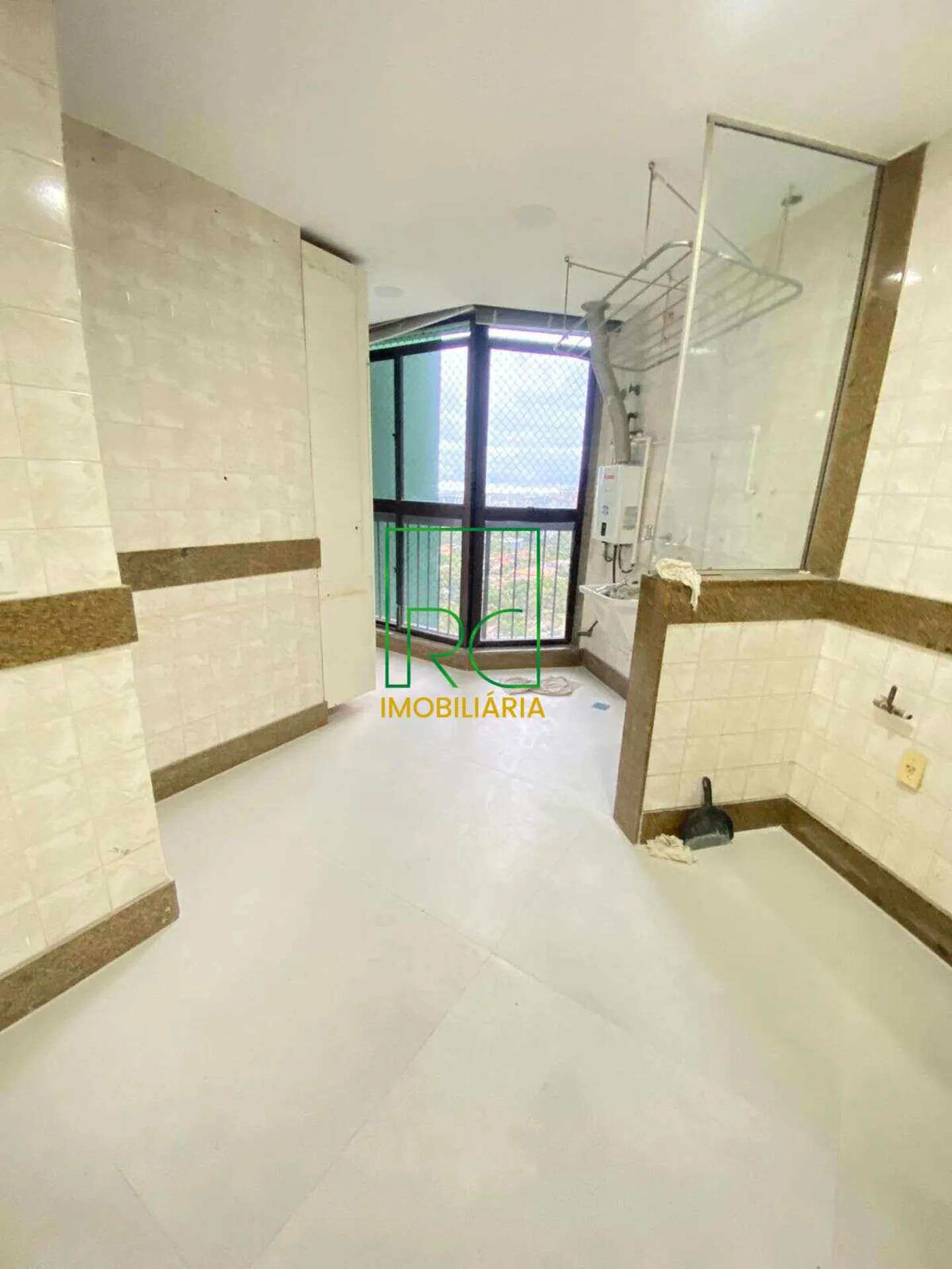 Unfurnished apartment with 3 bedrooms and water view — photo 8