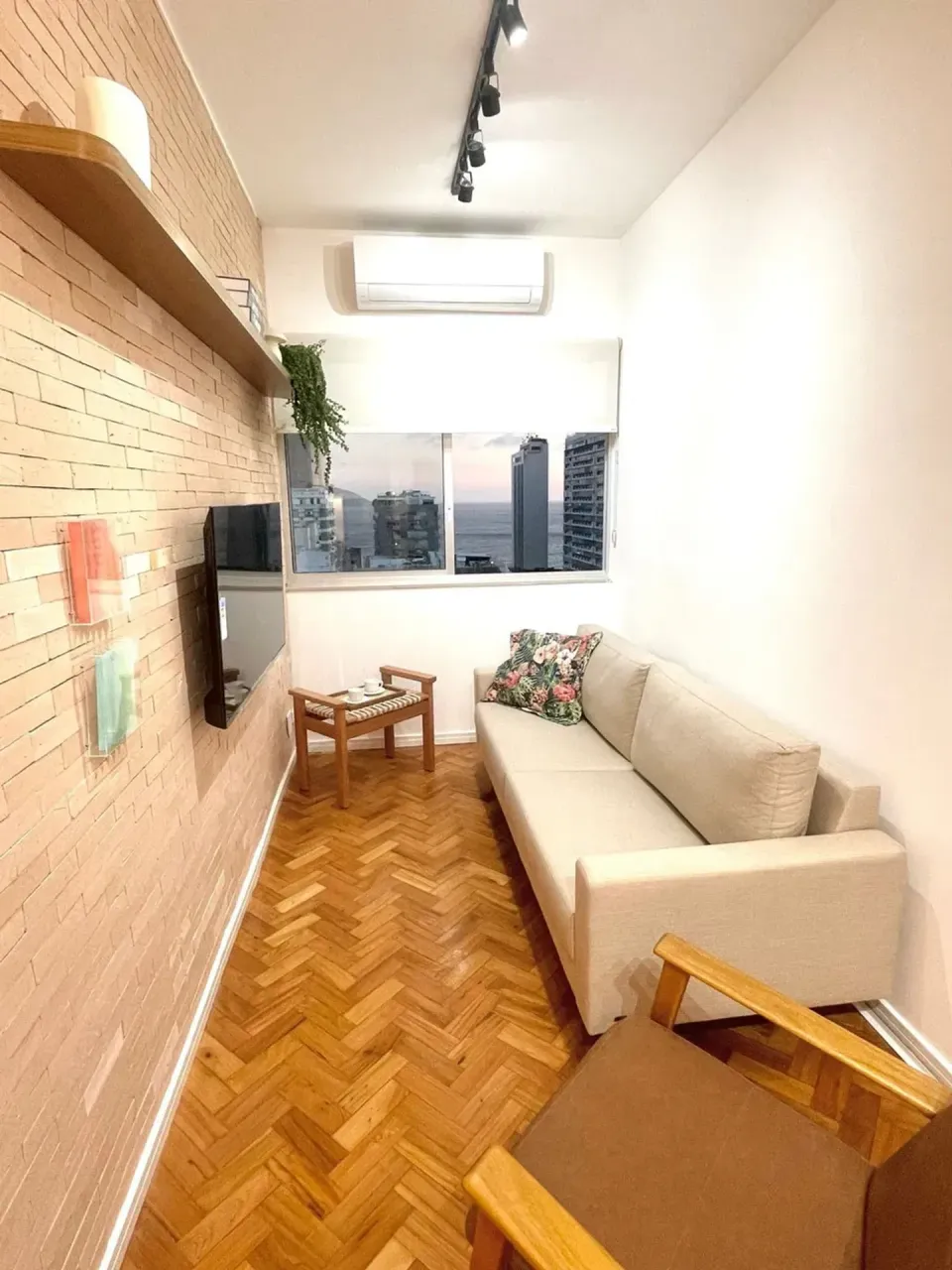 Furnished apartment with 2 bedrooms and open-plan kitchen — photo 5