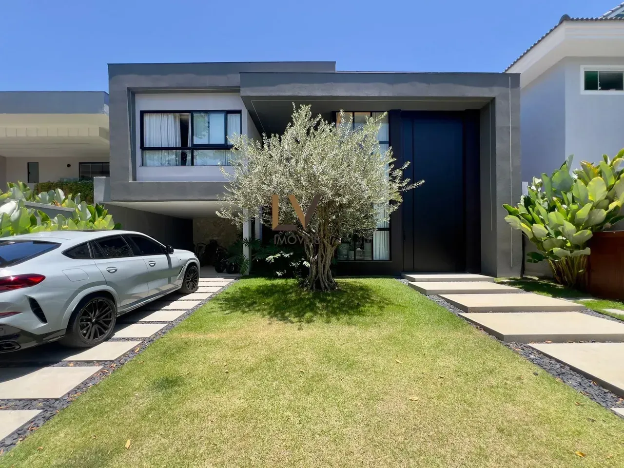 Casa mobiliada com 800 m², 5 quartos e cozinha americana