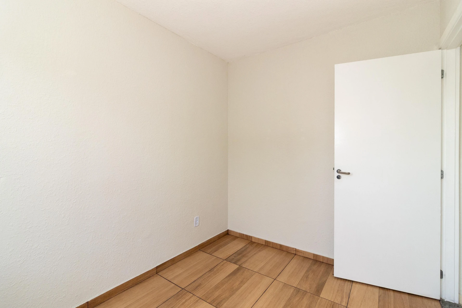 2-bedroom apartment with an open-plan kitchen — photo 28