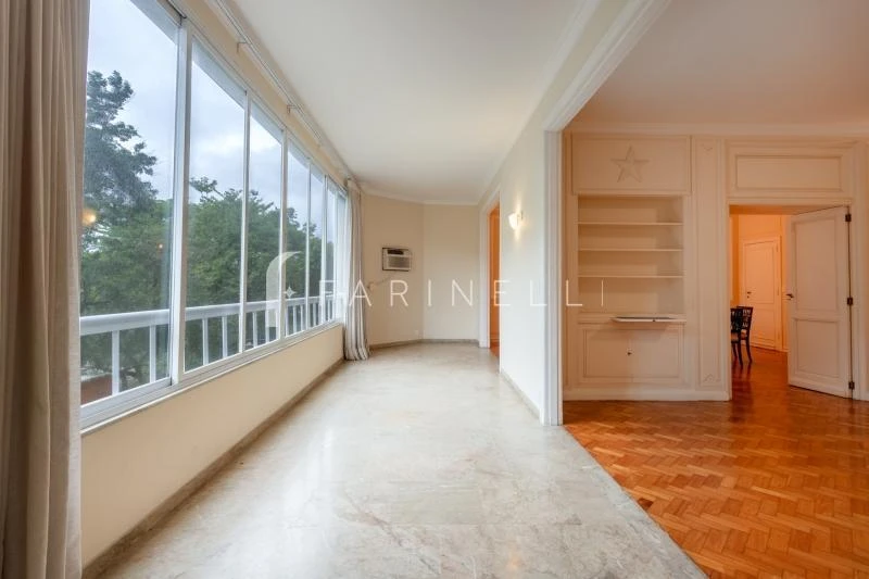 248 m² apartment with 3 bedrooms and 4 bathrooms — photo 11