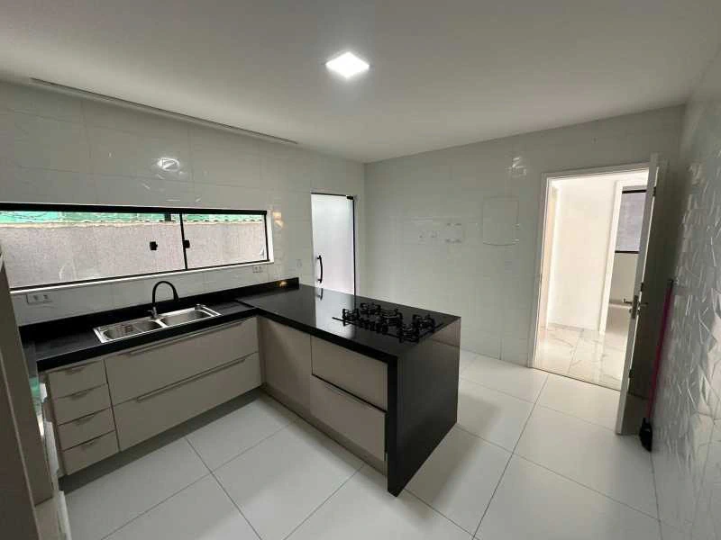 Casa com 4 suítes e 292 m², com 3 vagas e churrasqueira — photo 2