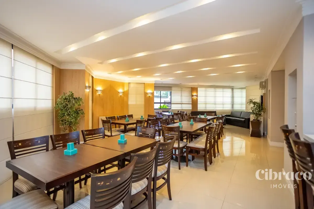 250 m² apartment with 3 bedrooms and a balcony — photo 43