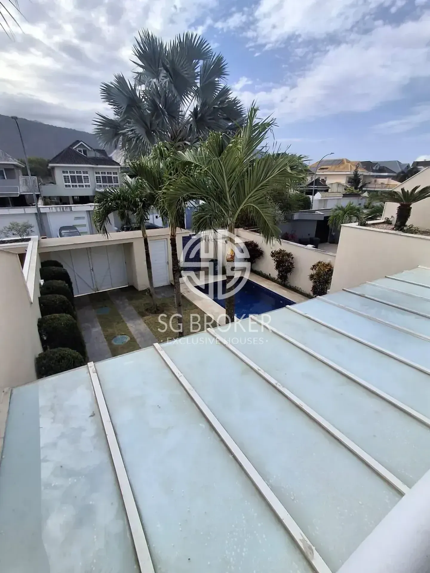 Casa com 5 suítes e 5 banheiros, 330 m² — photo 16