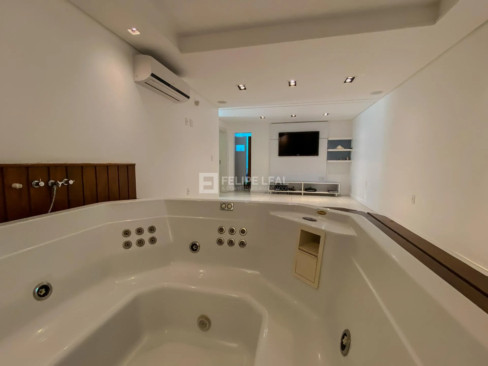 Casa em condomínio com 9 dormitórios e 8 suítes — photo 68
