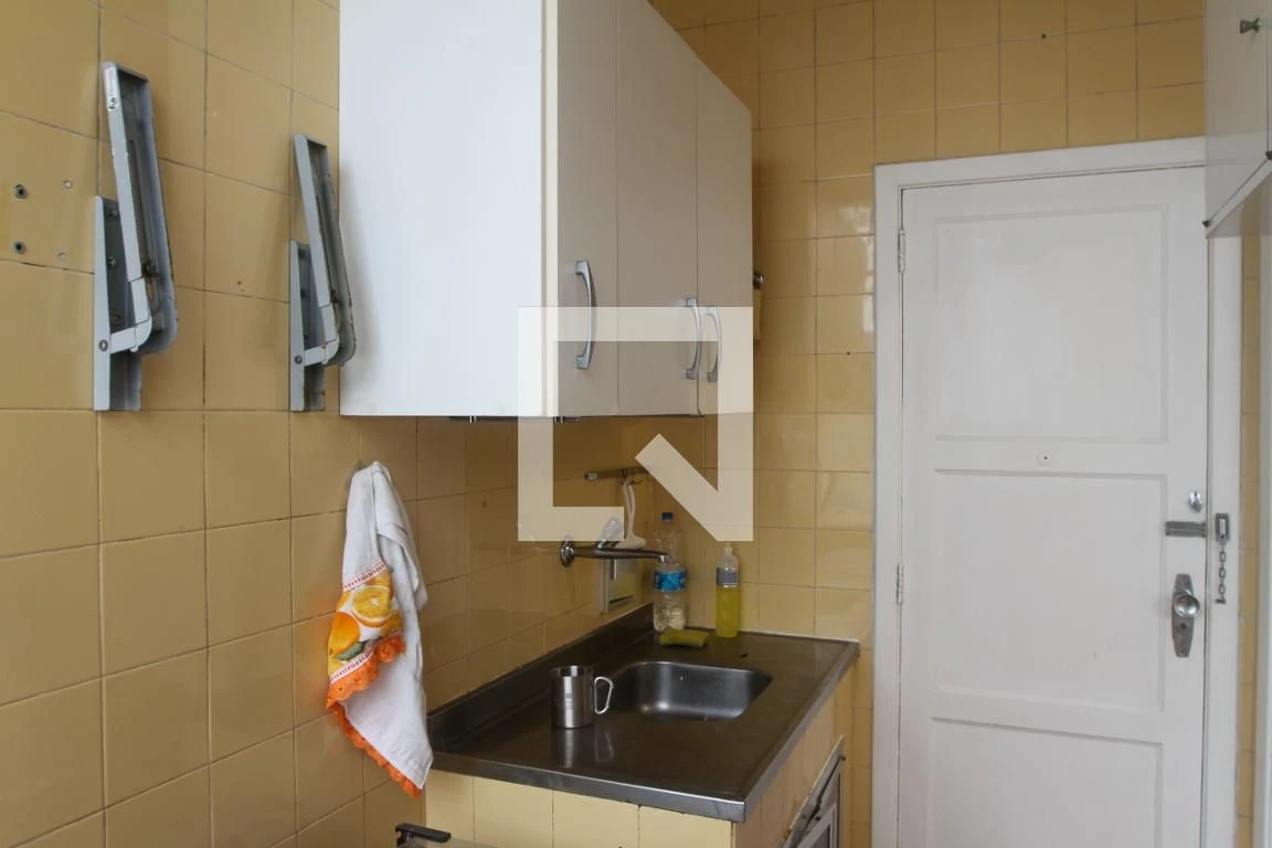 One-bedroom apartment with a washing machine — photo 18