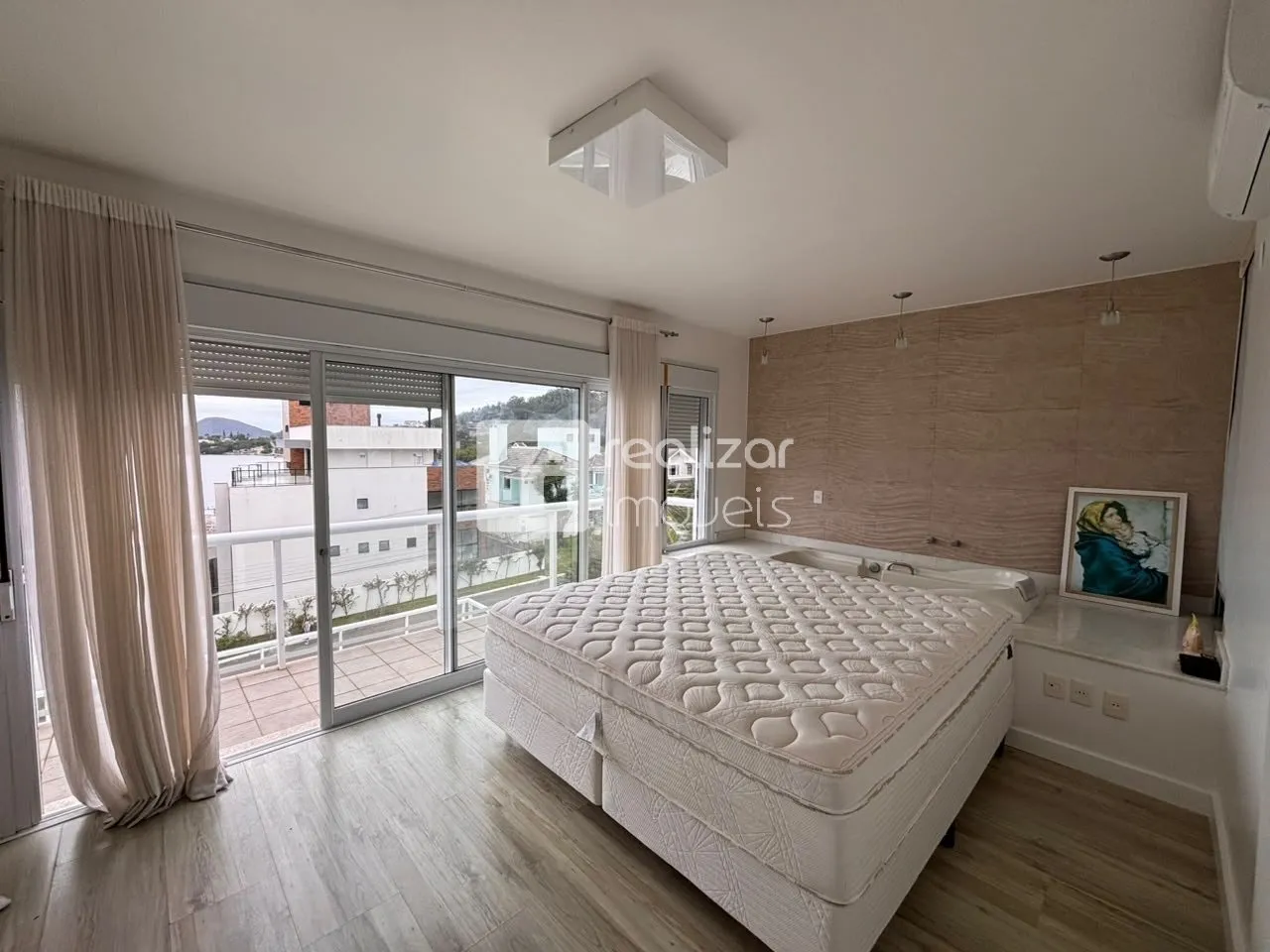 Furnished house, 650 m², with a water view — photo 3