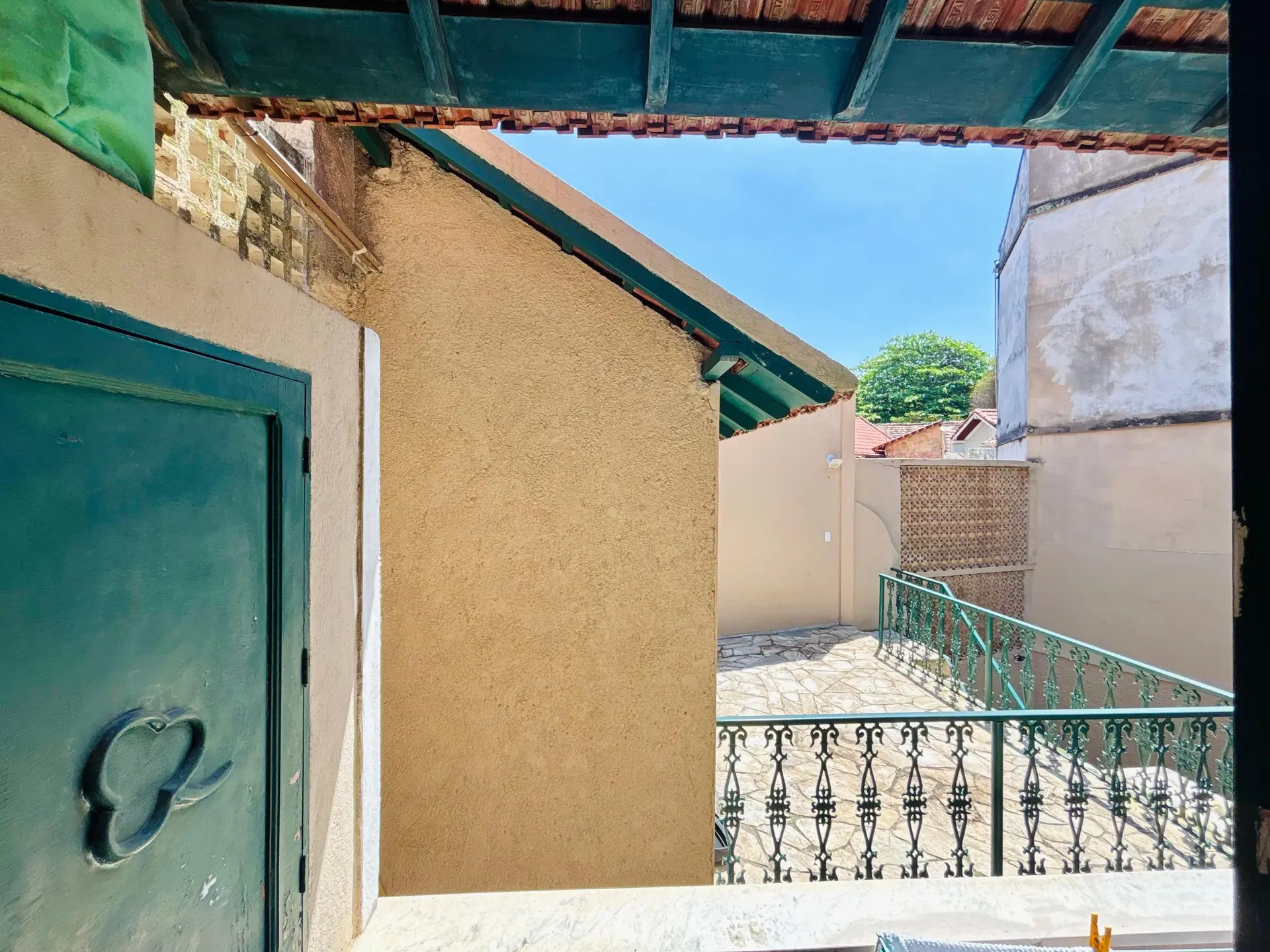 Furnished house, 380 m², with a grill on the balcony — photo 42