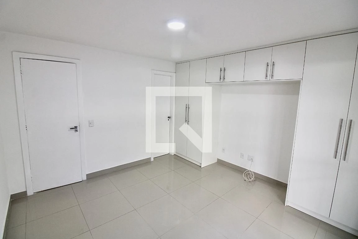 3-bedroom apartment, 1 with its own bathroom, 200 m² — photo 24