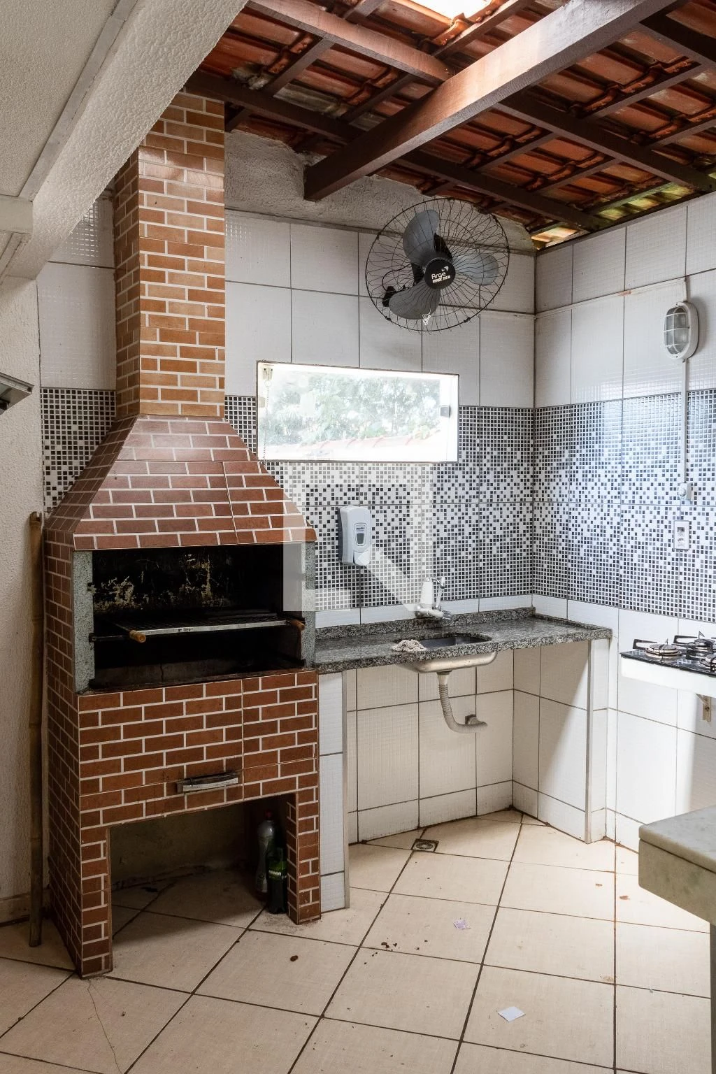 Unfurnished apartment with 2 bedrooms and 1 parking space — photo 9
