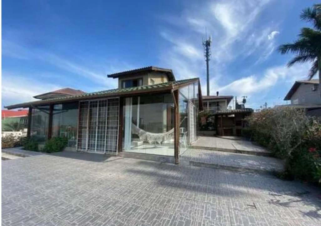 493 m² house with 4 bedrooms and 2 en-suite suites — photo 4