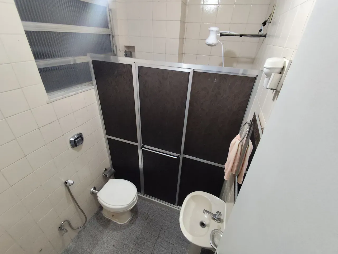Unfurnished apartment with 2 bedrooms and a washing machine — photo 2