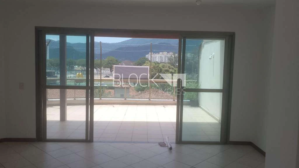 183 m² unfurnished apartment with 3 bedrooms and mountain view — photo 9