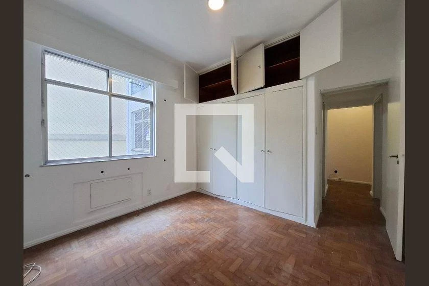 Wood or laminate floors in a one-bedroom apartment, 61 m² — photo 10