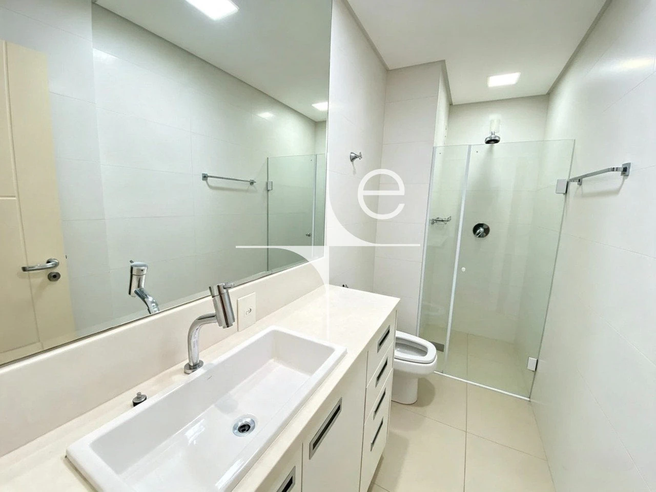 Apartamento de 4 quartos com janelas do piso ao teto, Centro — photo 21