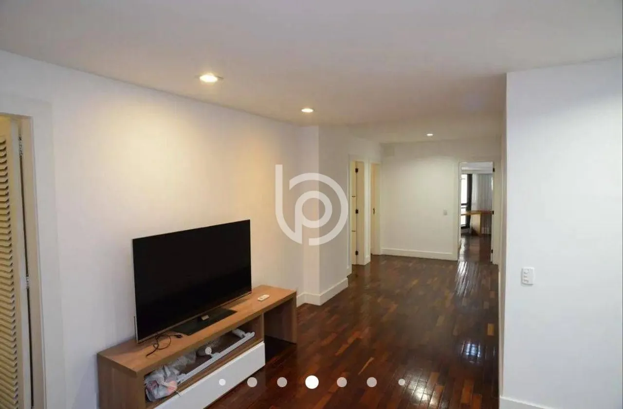 4-bedroom apartment with a closed kitchen and gas stove — photo 17