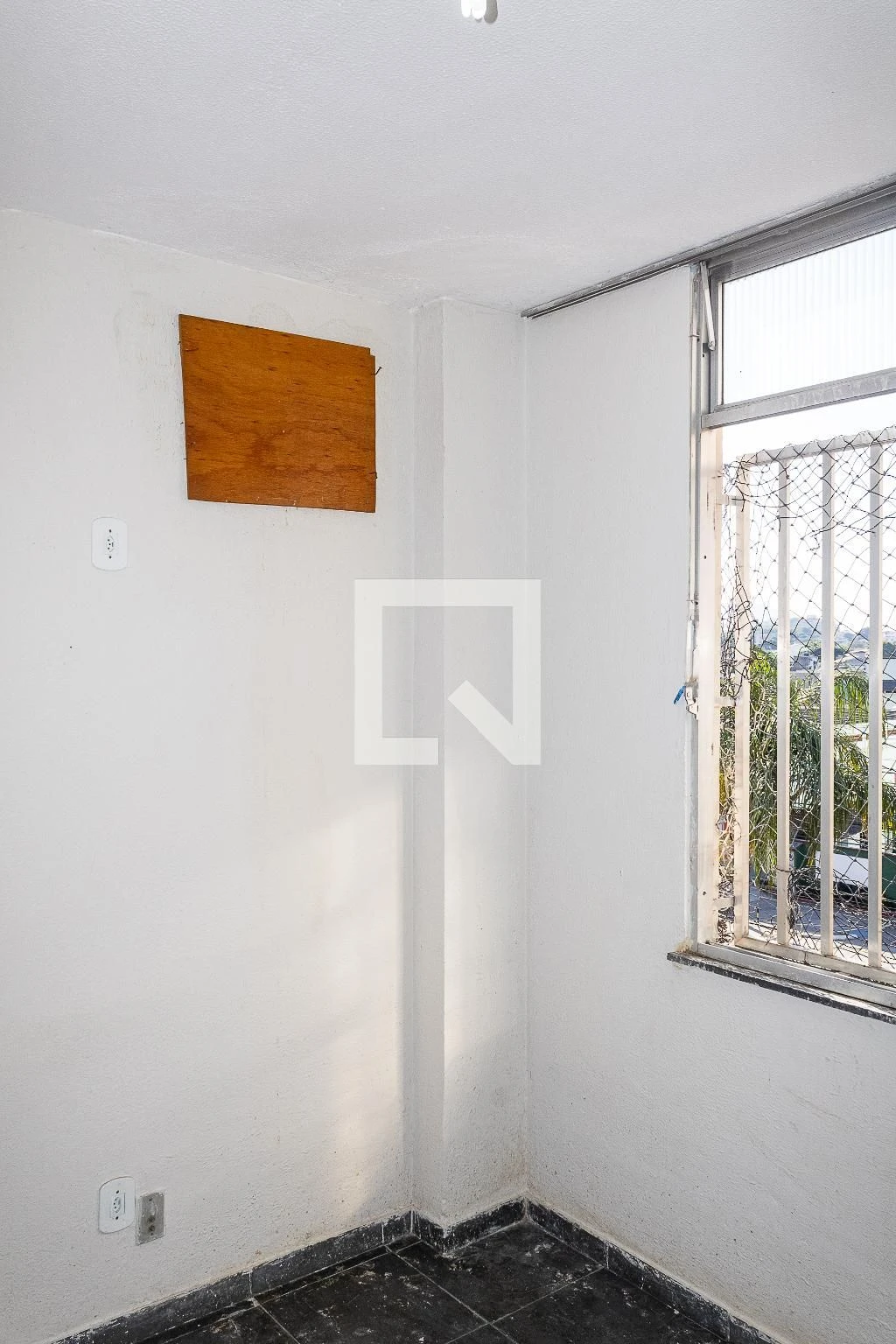 2-bedroom apartment in a building with a pool — photo 40