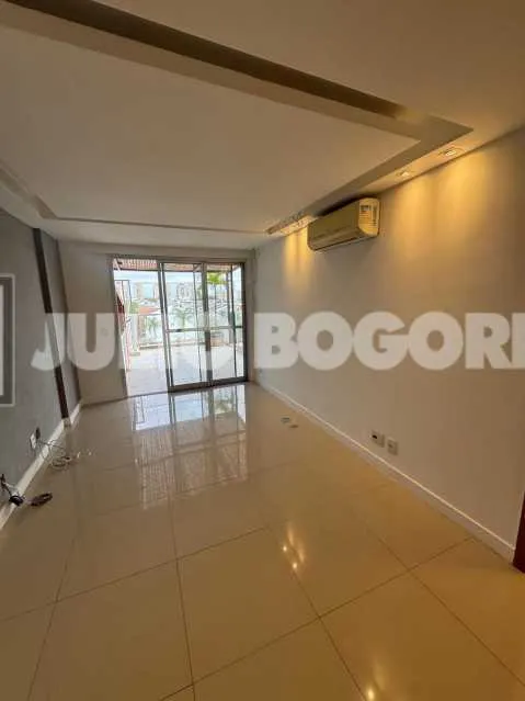 Apartamento de 4 quartos em condomínio com piscina coberta — photo 17
