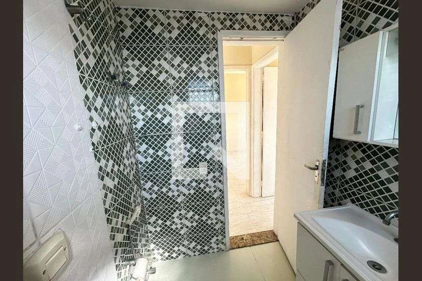 Apartamento com 2 quartos, 68 m² e cozinha fechada