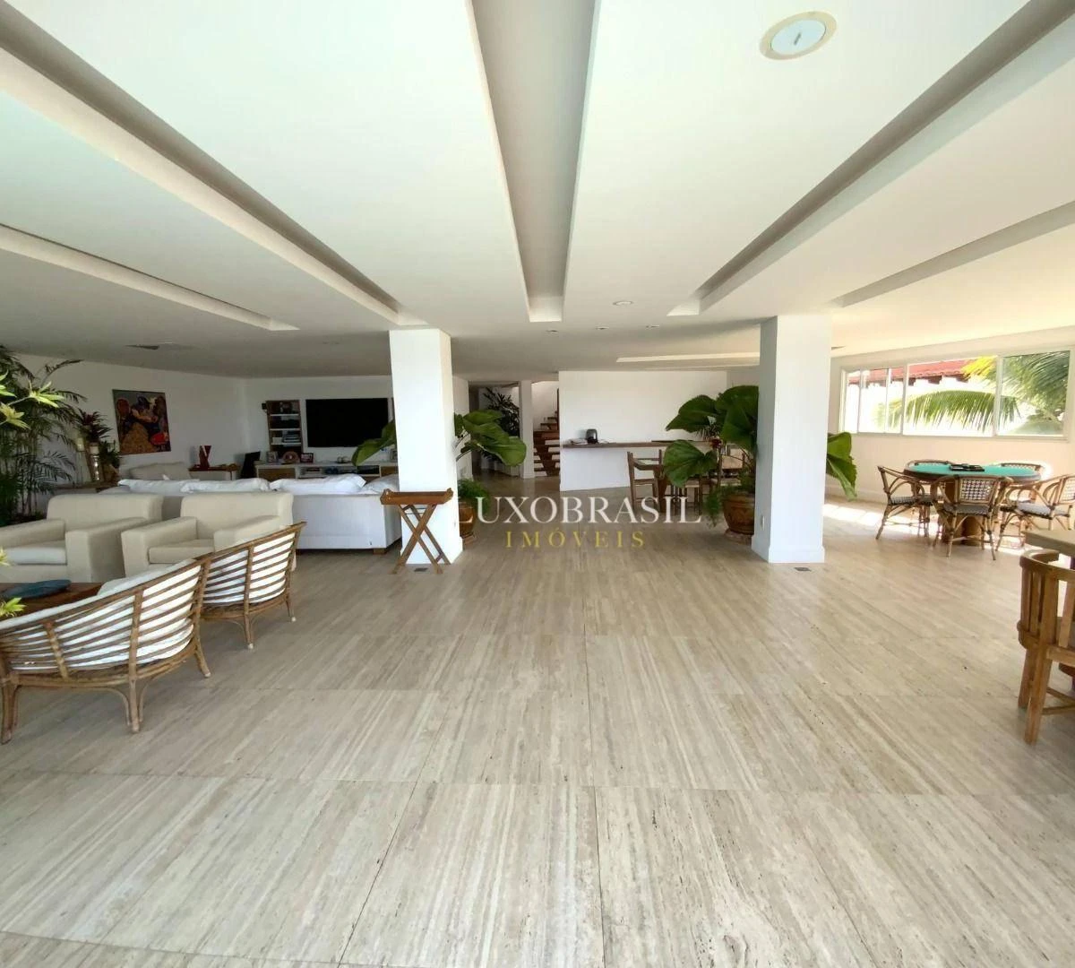 Apartment with 4 suites and access to shared pool — photo 17