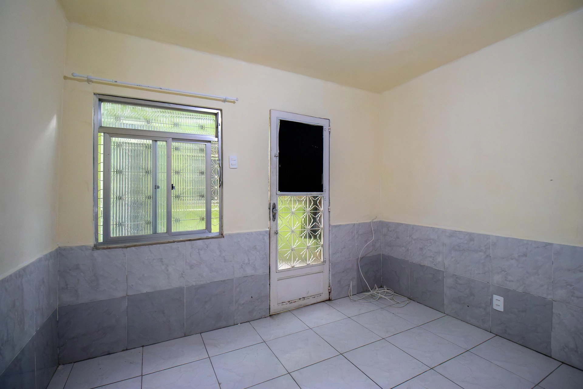 House with 1 bedroom and 1 bathroom, no parking — photo 9