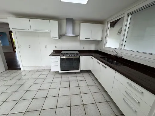 Casa con 5 dormitorios y 3 suites, cocina cerrada a gas — photo 22