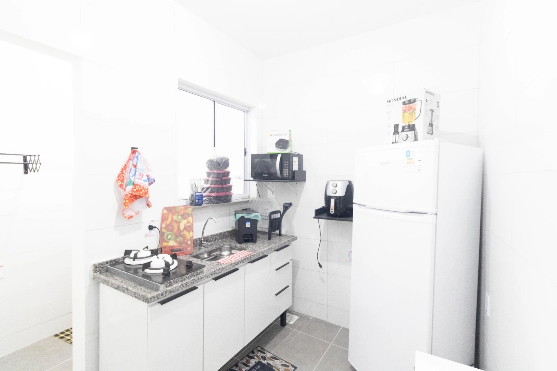 Casa mobiliada com 1 quarto e 1 banheiro