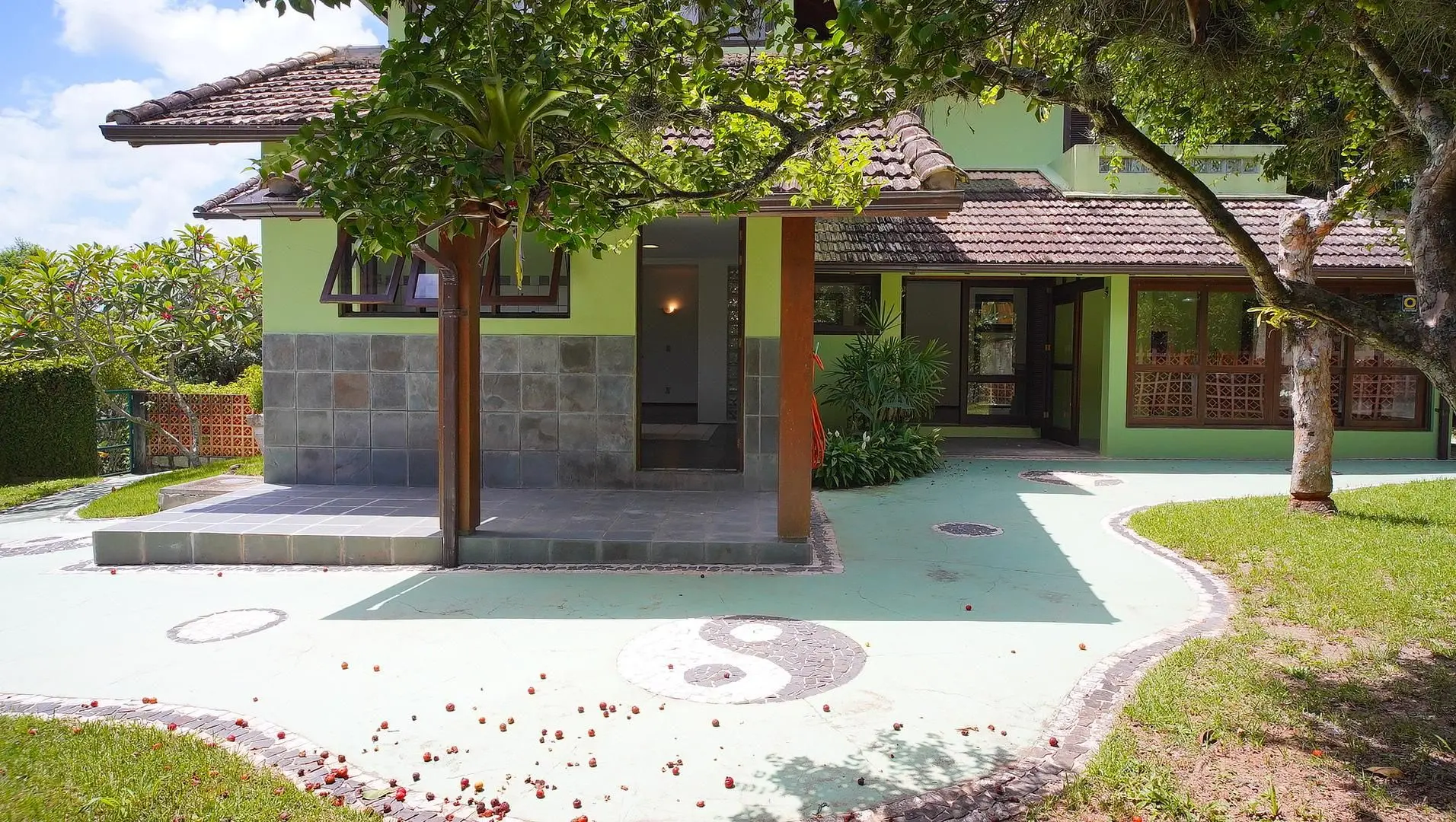 Панорамні вікна та 4 спальні: будинок 735 м² — photo 12