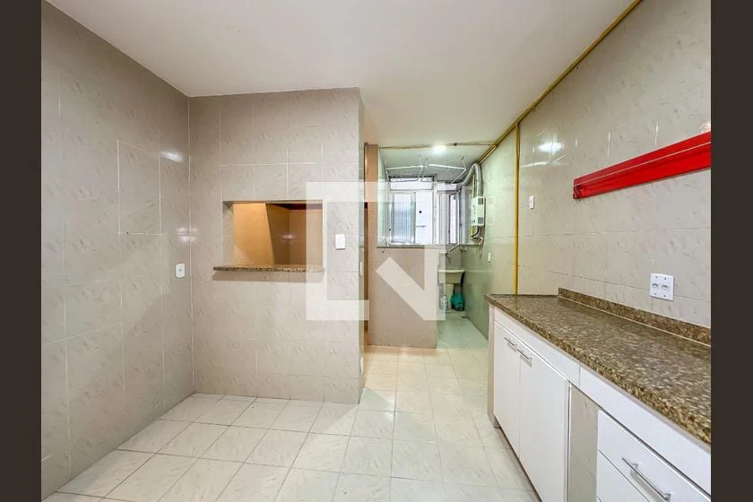Apartamento de 2 quartos com piso de madeira ou laminado — photo 15