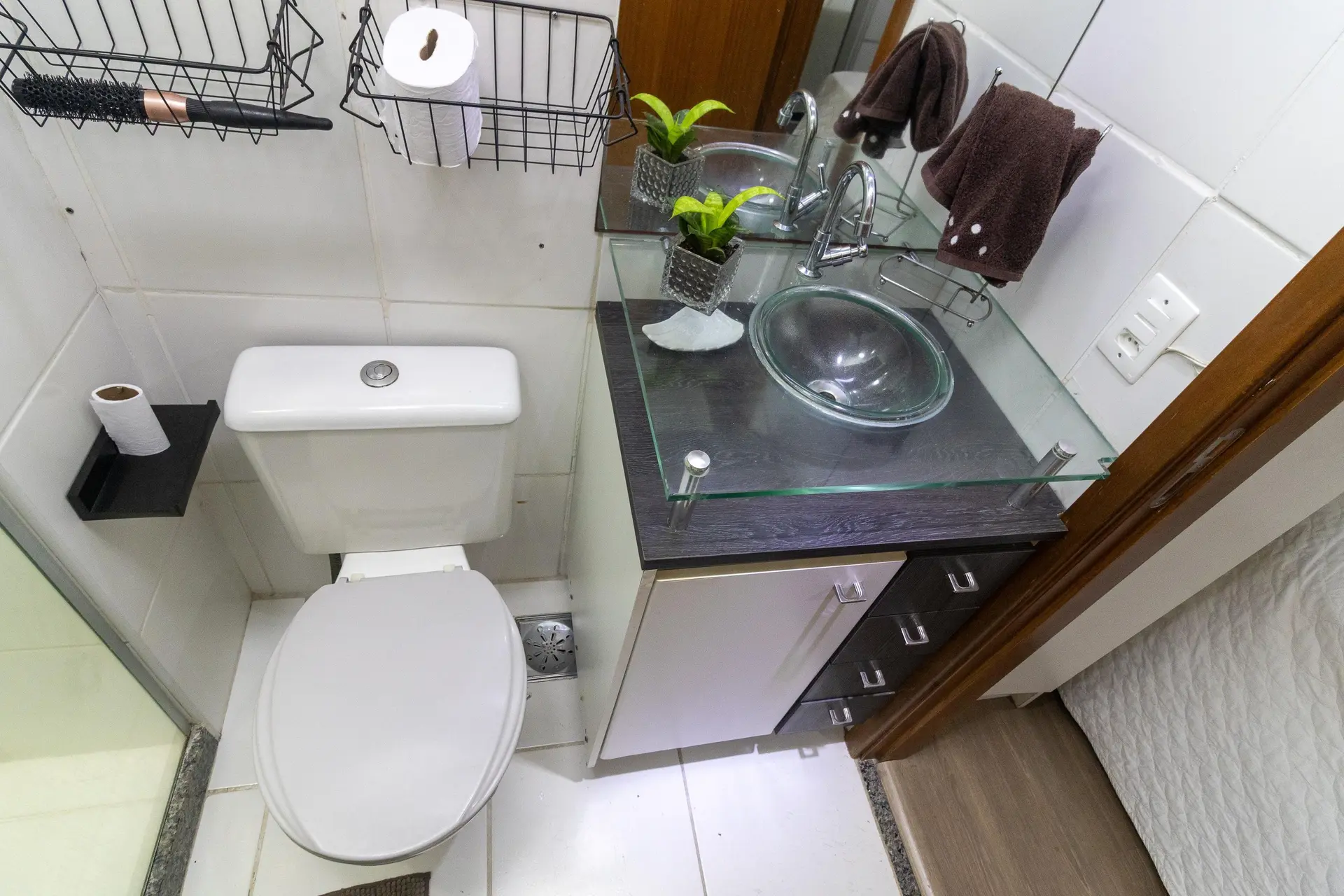Furnished 2-bedroom apartment with balcony — photo 36
