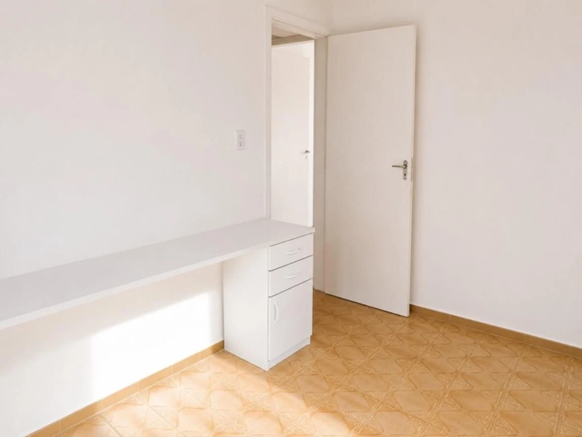 Apartamento com 2 quartos e banheiro com box de vidro — photo 25