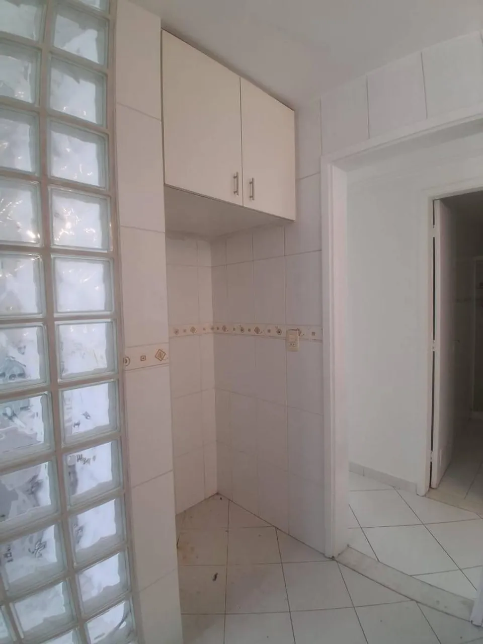 2-bedroom apartment in a building with a gym — photo 12