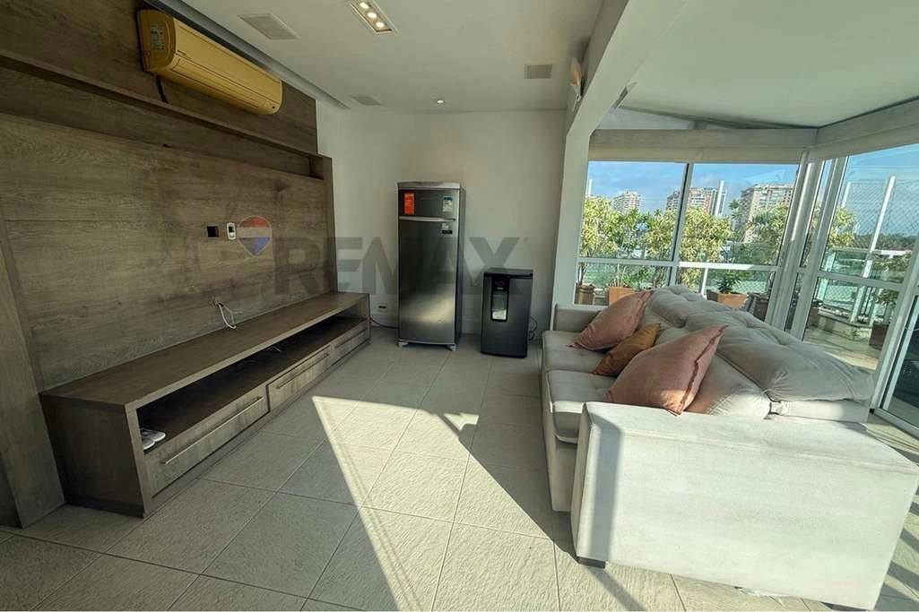 Furnished 4-bedroom apartment with 246 m² — photo 9
