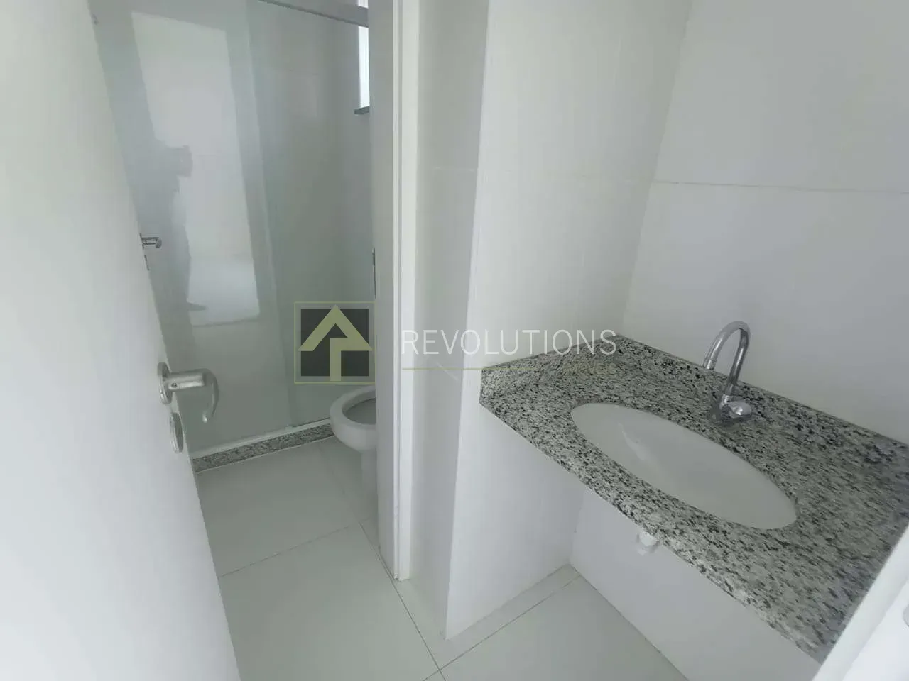 Apartamento sem mobília com 4 quartos e 5 banheiros — photo 15