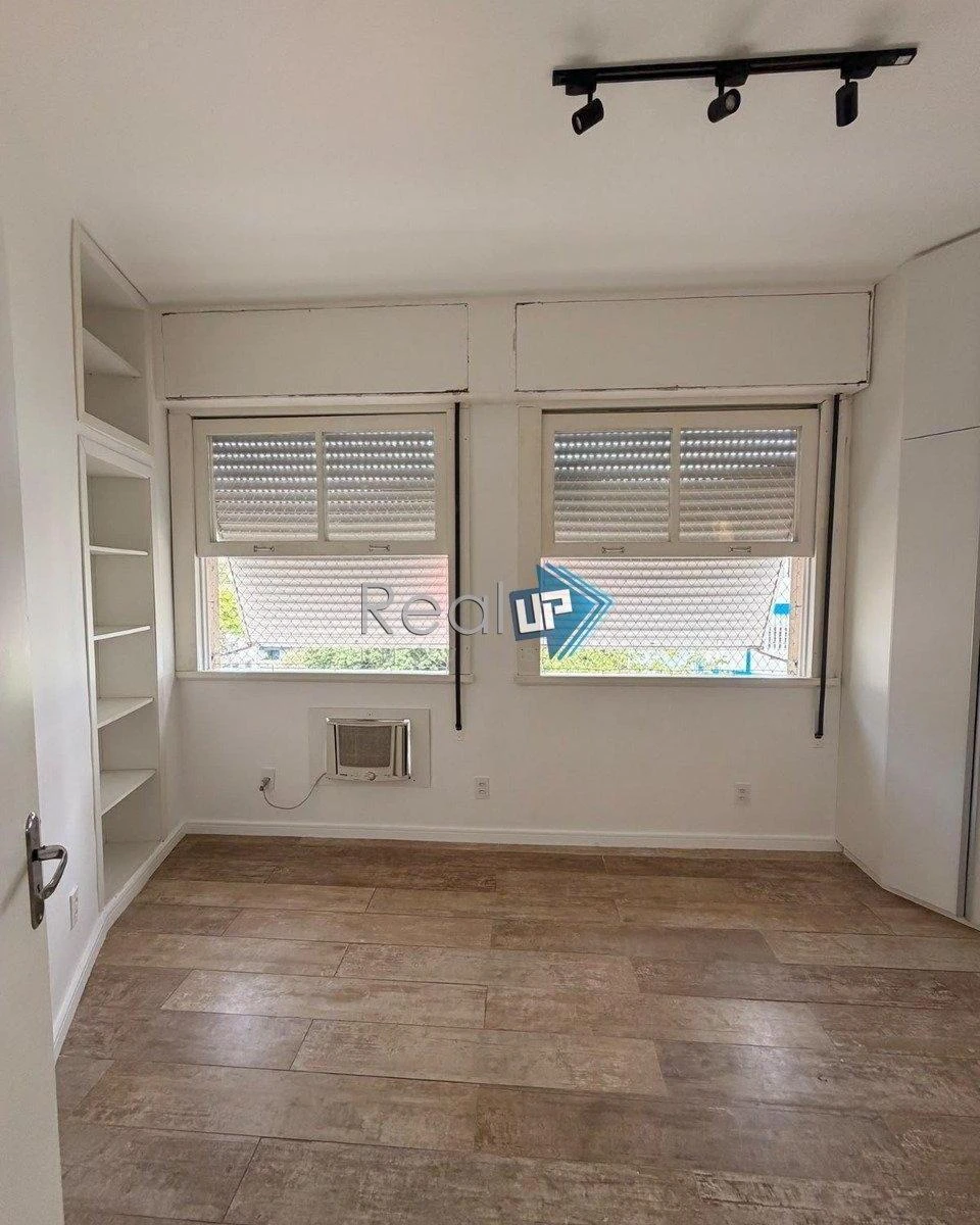Apartment, 52 m², with floor-to-ceiling windows — photo 44
