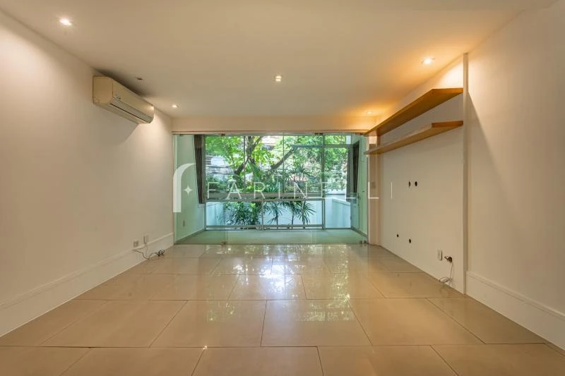House with 3 bedrooms and 5 bathrooms plus 2 parking spots — photo 3