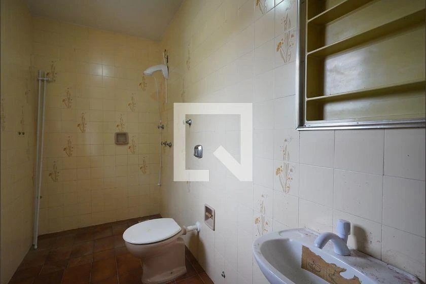 House with 7 bedrooms and 3 en-suites at 350 m² — photo 35