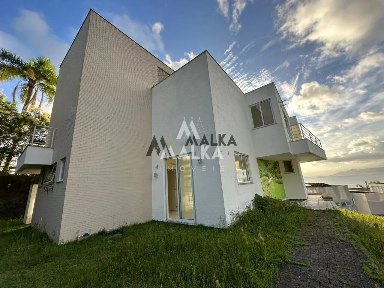 461 m² house with 3 en-suite bedrooms and private garden — photo 9