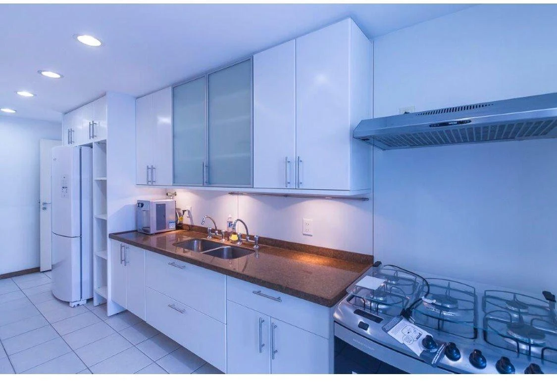 Apartamento mobiliado de 214 m² com 4 quartos e 5 banheiros — photo 20
