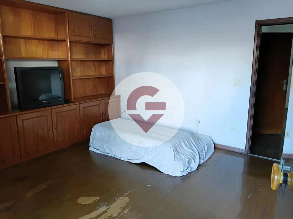 4-bedroom house with 360 m² and a private outdoor area — photo 15