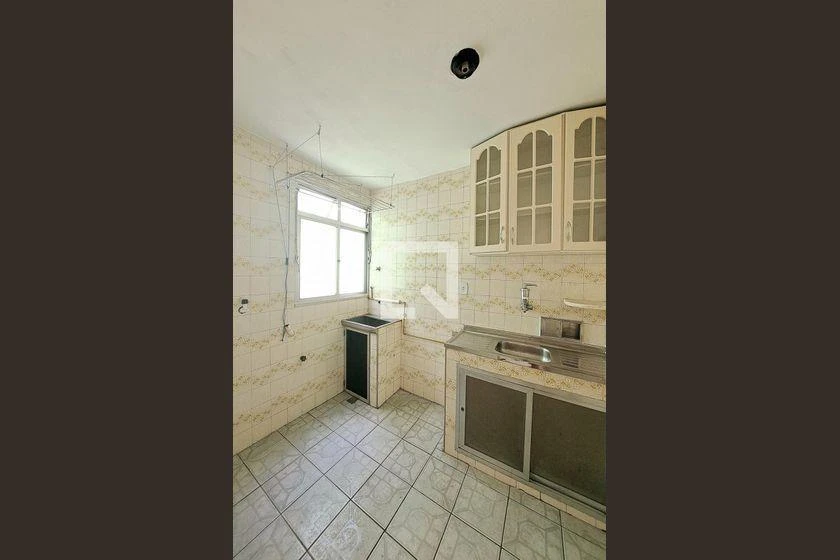 2-bedroom apartment in a building with a gym — photo 2