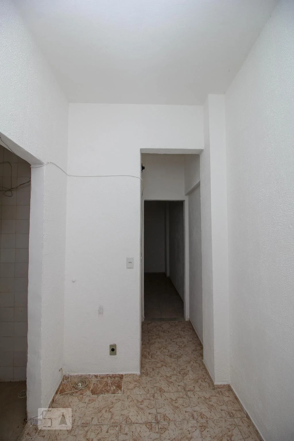 1-bedroom apartment with kitchenette and stove — photo 16