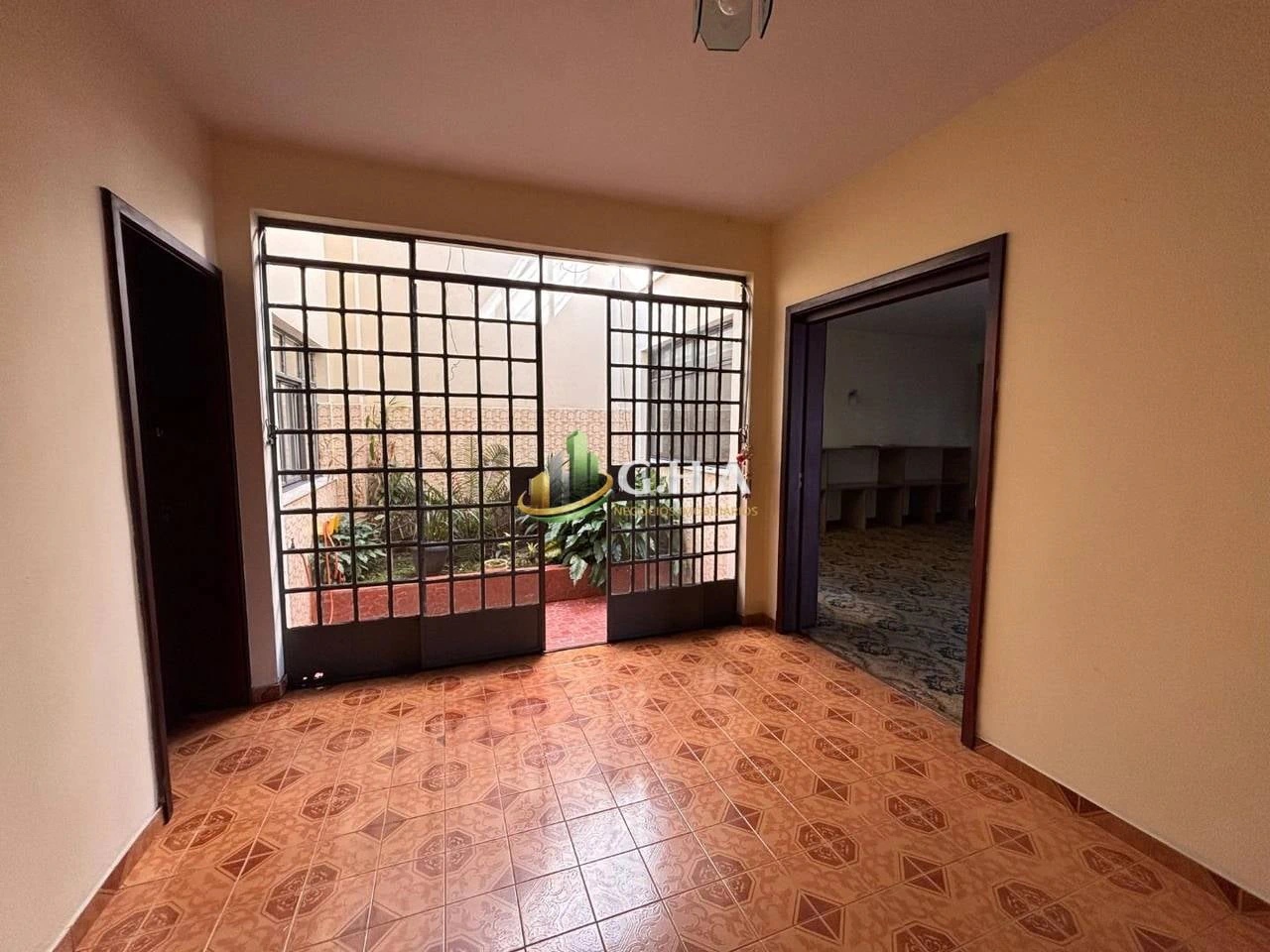 Sobrado com 6 dormitórios e guarda-roupas embutidos — photo 26